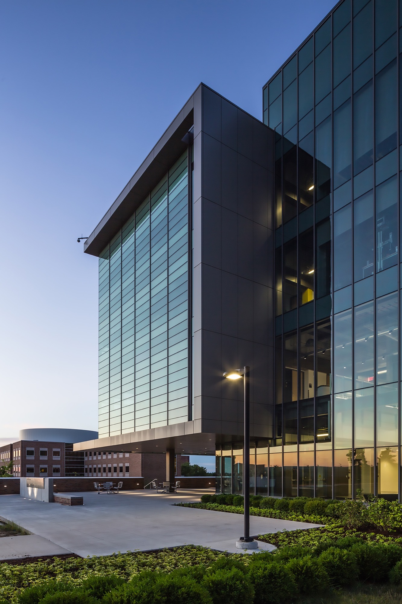 Gallery of Oakland University Engineering Center / SmithGroup 12