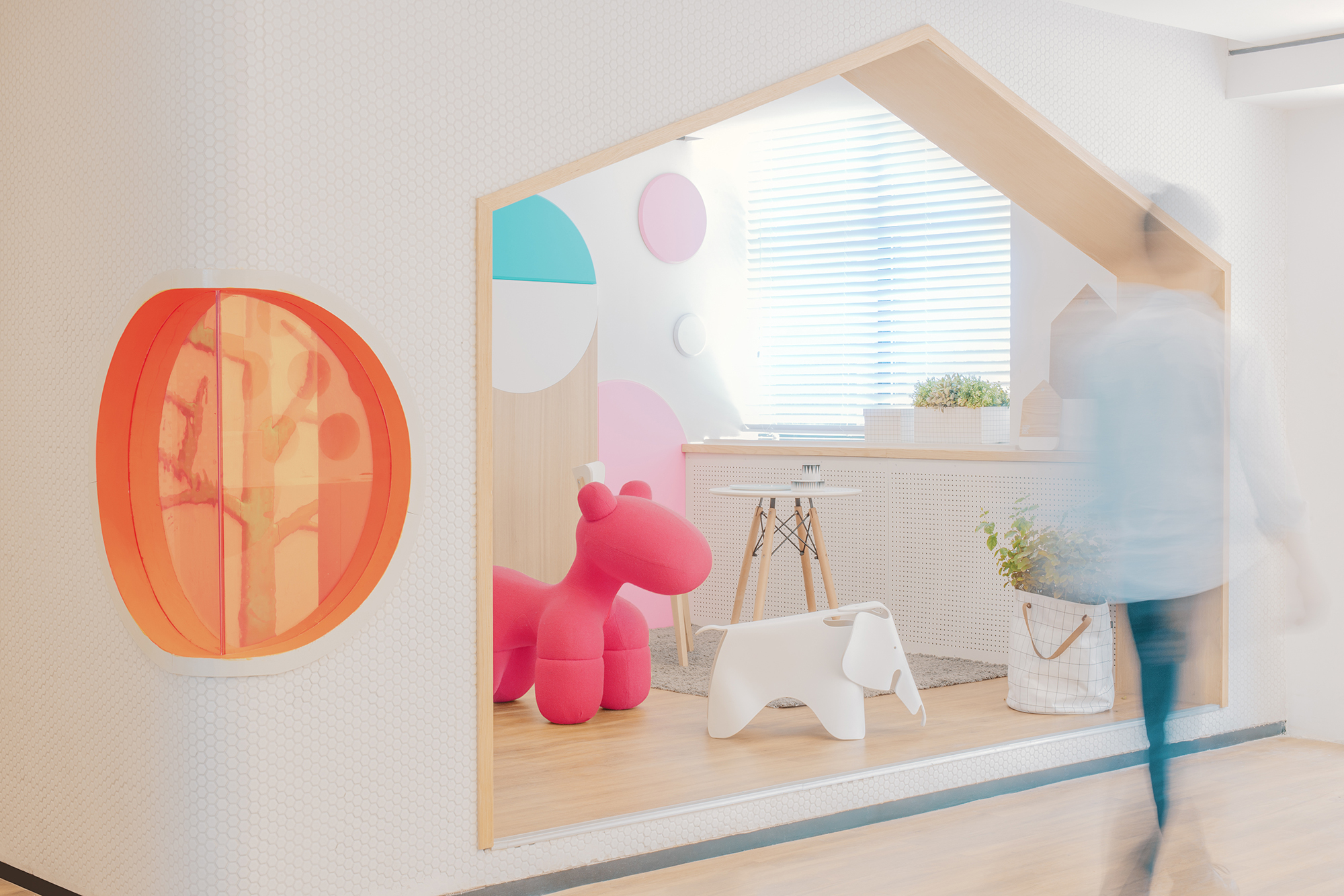 Gallery of A Warm Clinic / RIGI Design - 10