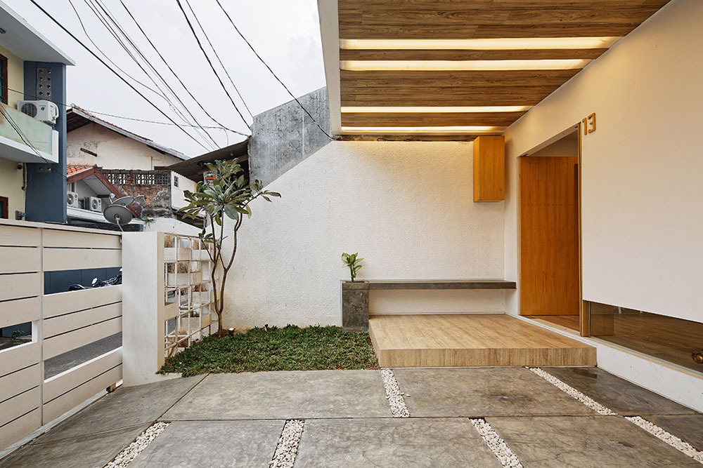 Gallery of Splow House Delution 10