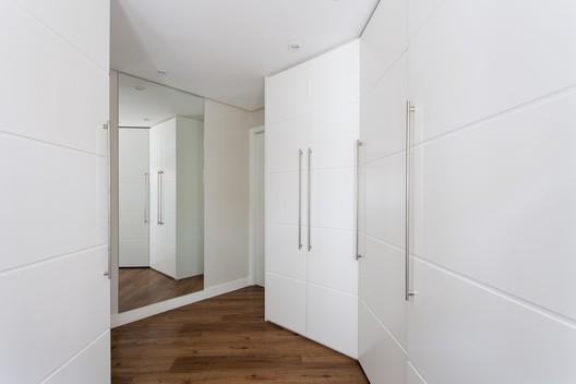 Apartamento Itaim / Manore Arquitetura - Porta