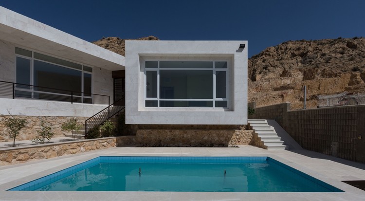 Villa No. 02 / ShaarOffice (Ahmad Ghodsimanesh and Partners) - Houses, Door, Facade, Chair