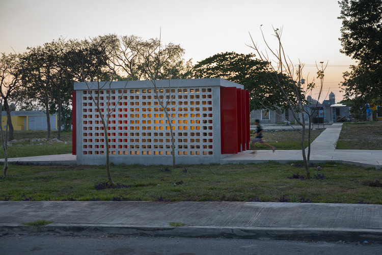 Salas de Lectura / Fernanda Canales - Fachada