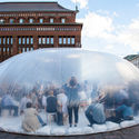 Intervención inflable de Plastique Fantastique envuelve una escultura histórica en la Semana de Diseño de Helsinki - Image 2 of 4