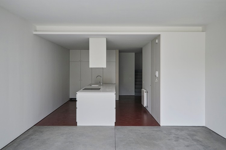 Residential Building / Paula Santos Arquitectura - Sink