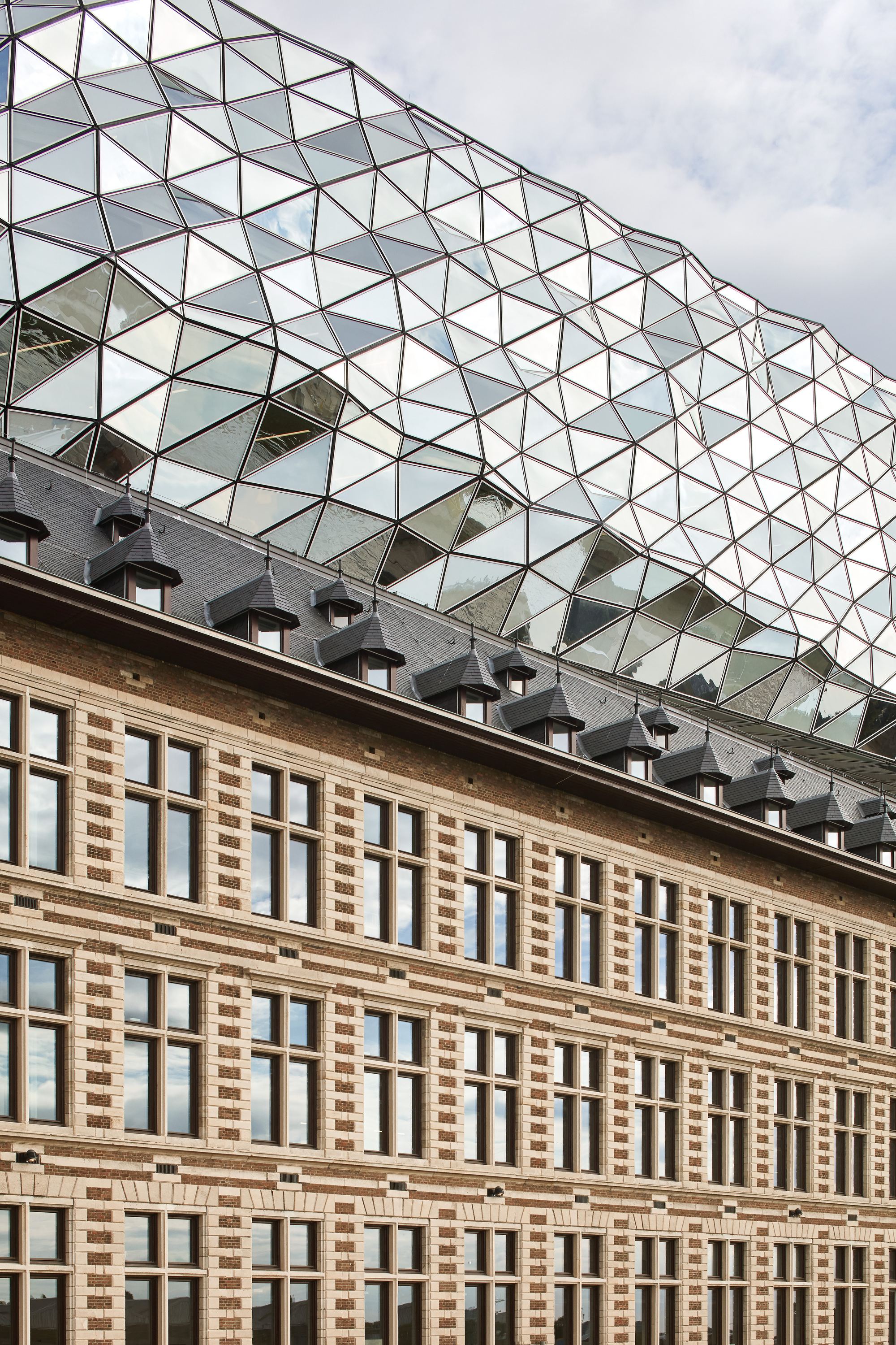 Gallery of Antwerp Port House / Zaha Hadid Architects - 14