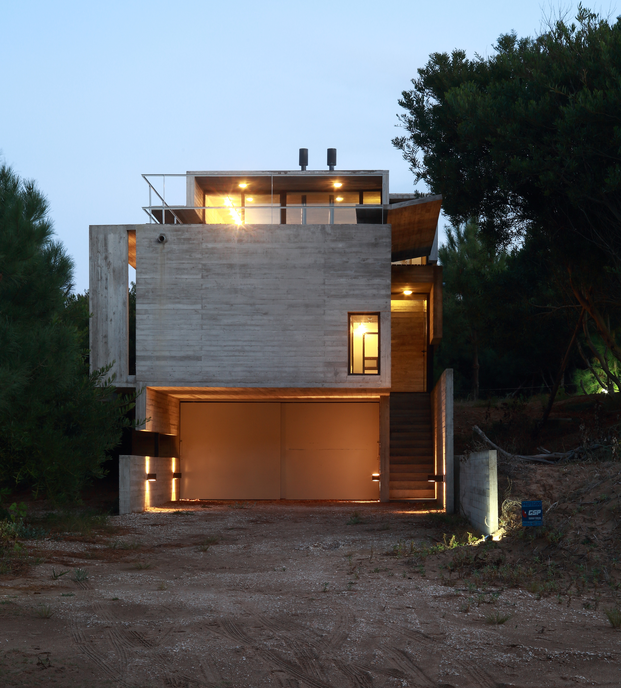 Gallery of Roland House / BAK Arquitectos 11