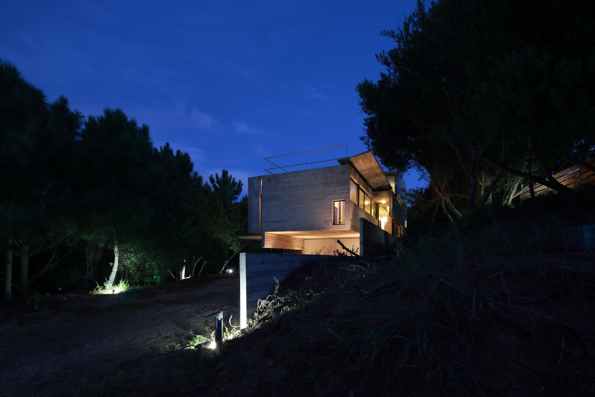 Gallery of Roland House / BAK Arquitectos 14