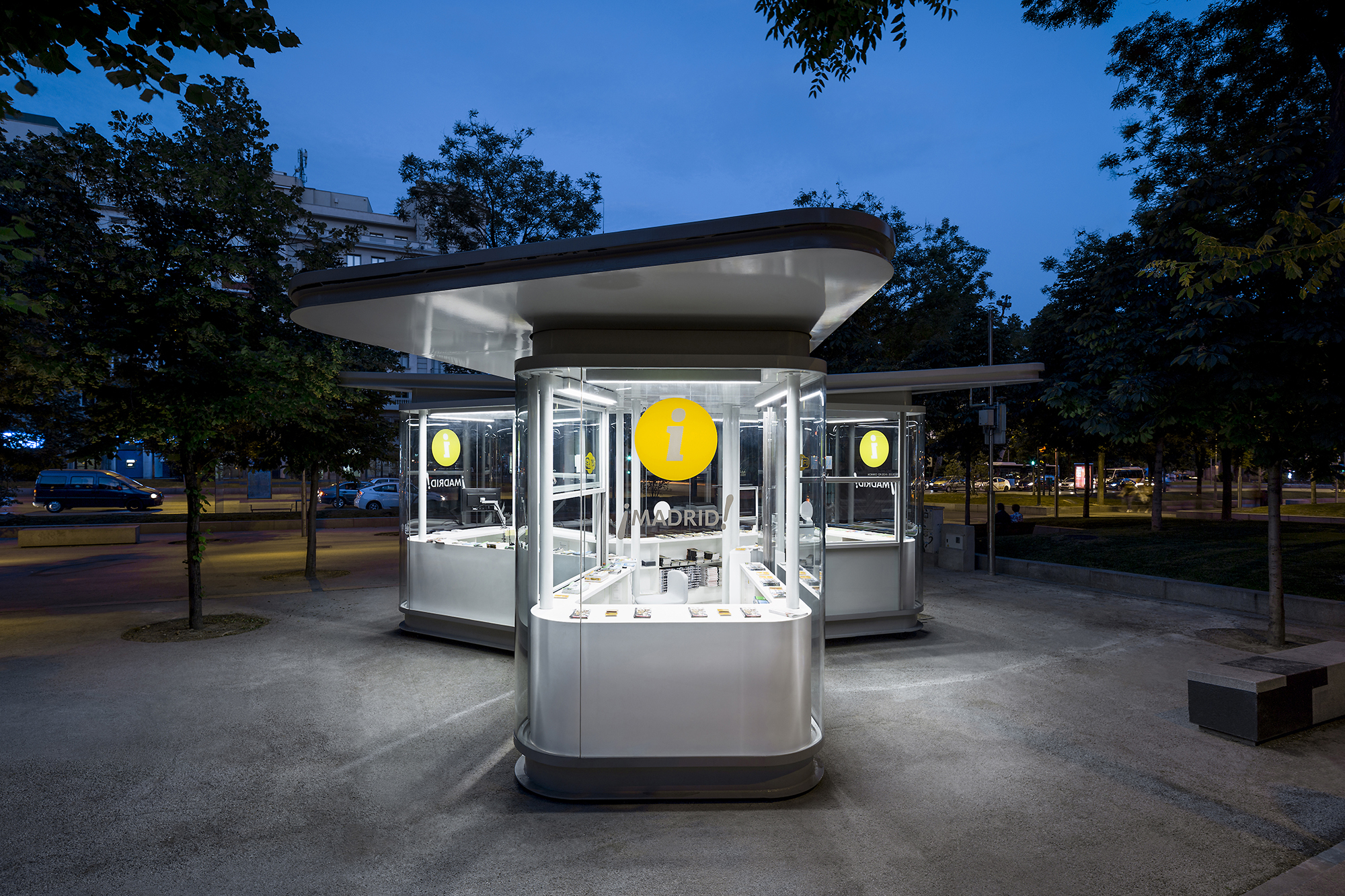 Galería de Quioscos Urbanos de Información Turística en Madrid / José