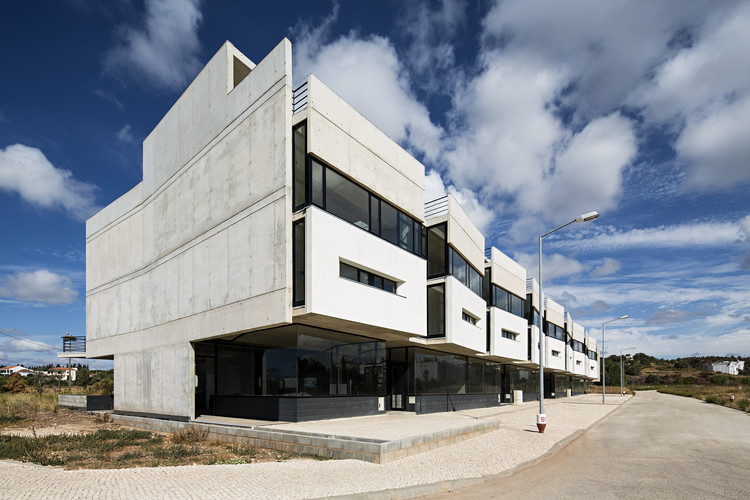 Edifício em Silves  / SPBR Arquitetos - Janela, Fachada