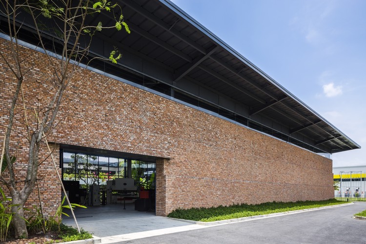 Katzden Architect Factory / NISHIZAWAARCHITECTS - Brick, Facade