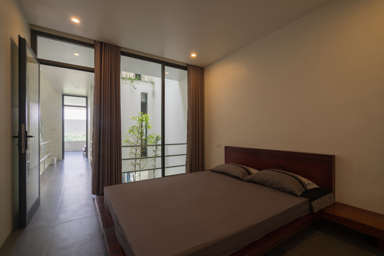 A House in Trees  / Nguyen Khac Phuoc Architects  - Door, Bed, Bedroom