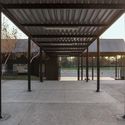 Acceso Colegio Alemán de Puerto Varas / MORAGA-HÖPFNER Arquitectos - Ampliación, Fachada