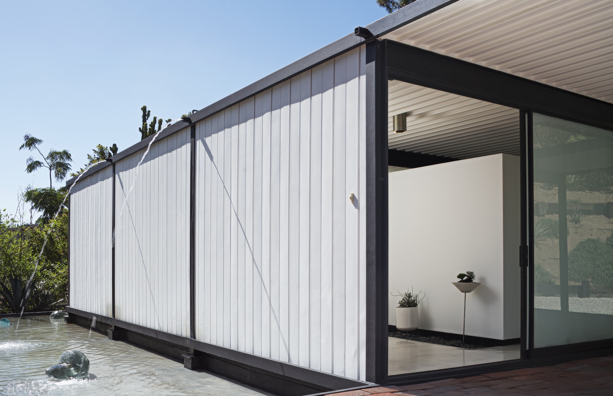 Gallery of Pierre Koenig’s Historic Case Study House 21 Could Be Yours