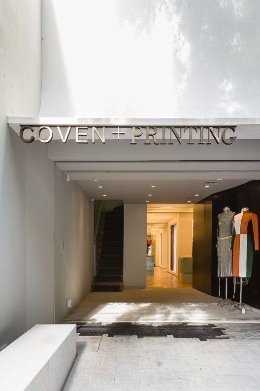 Loja Coven + Printing  / Play Arquitetura - Fachada, Pilar