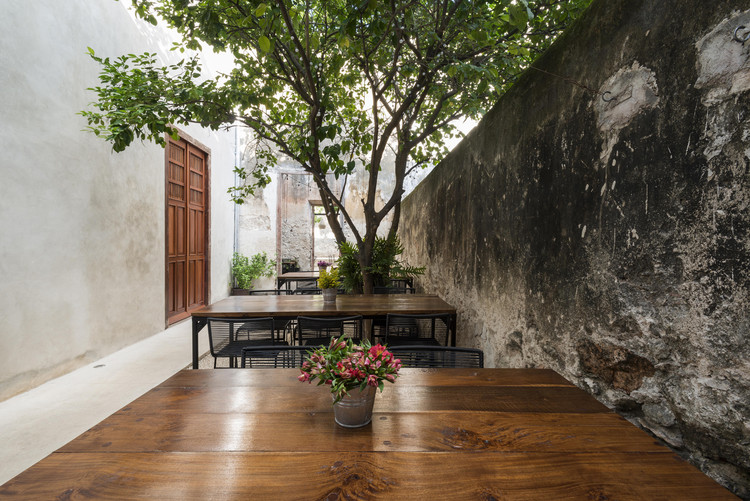 Recuperación Casa Colonial en Calle 64 / Nauzet Rodríguez - Mesas, Ventanas