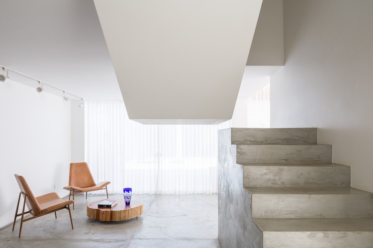 Grid House / BLOCO Arquitetos - Stairs, Chair