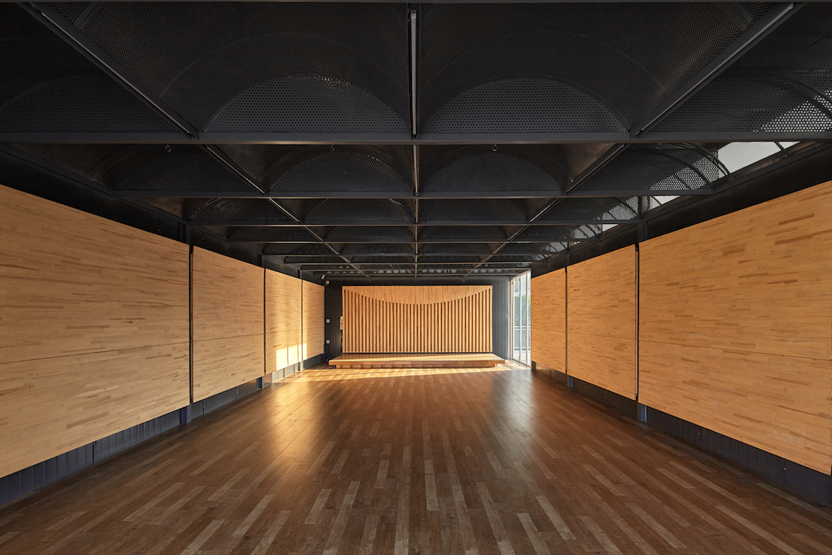 Gallery of Undefined Black Box Gym / HAD & Epos 15