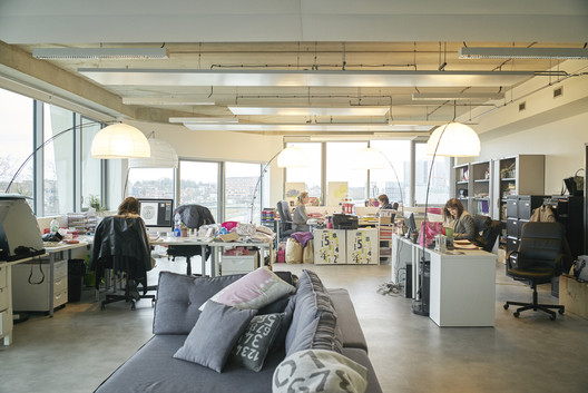 El silo de estacionamiento y colmena de negocios / TANK Architectes - Imagen 16 de 24