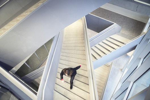 El silo de estacionamiento y colmena de negocios / TANK Architectes - Imagen 8 de 24