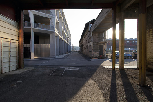 El silo de estacionamiento y colmena de negocios / TANK Architectes - Imagen 13 de 24