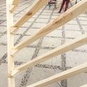 Cortesía de Verónica Arcos Experiencia de construcción en madera en Valparaíso: estructuras estables de doble curvatura a partir de la línea recta - Image 2 of 4