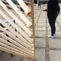 Cortesía de Verónica Arcos Experiencia de construcción en madera en Valparaíso: estructuras estables de doble curvatura a partir de la línea recta - Image 3 of 4