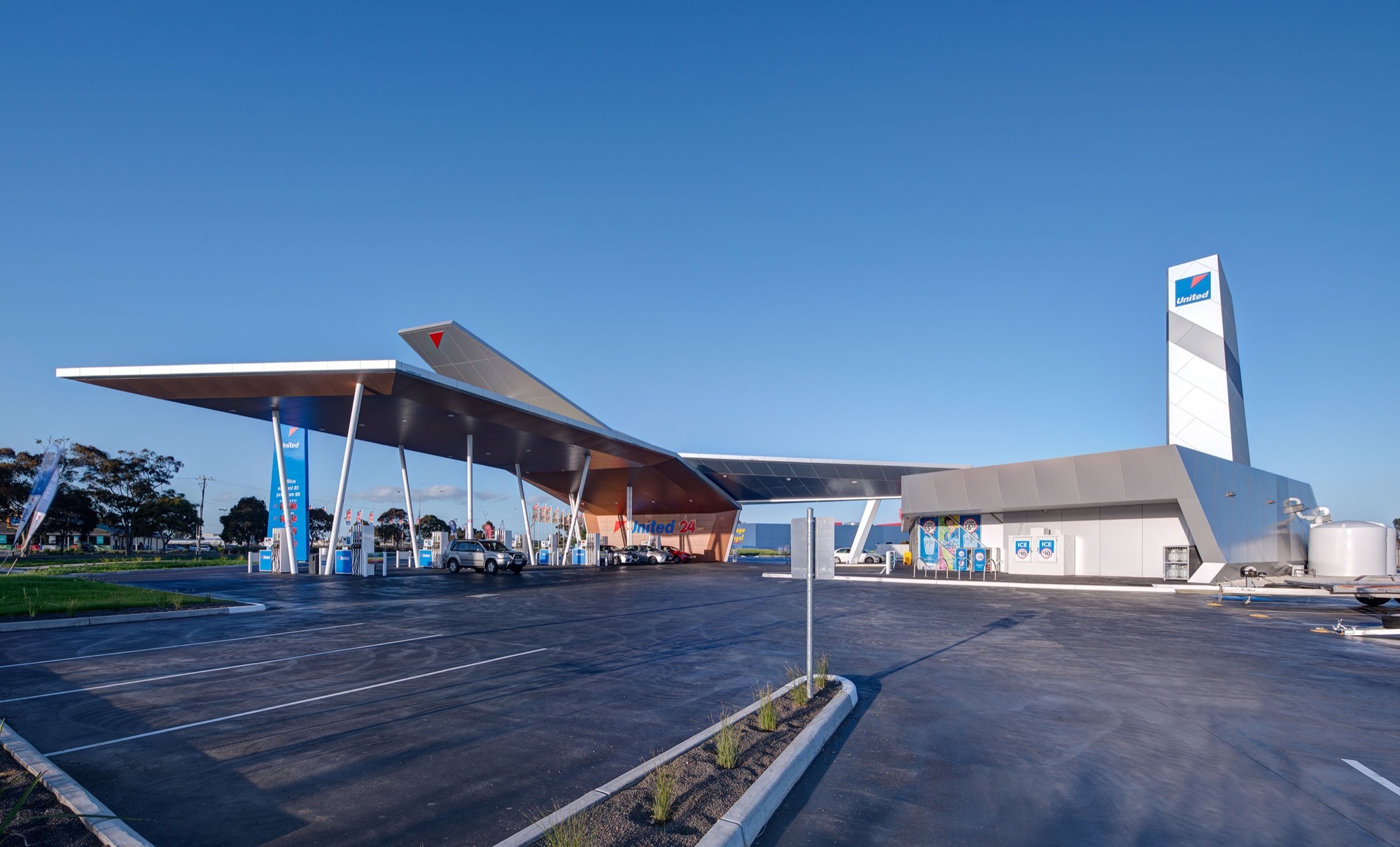 Gallery of United Petroleum / Peddle Thorp Architects 9