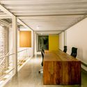 Agência de Turismo / NN Arquitetos Associados - Mesa, Cadeira, Janela, Viga