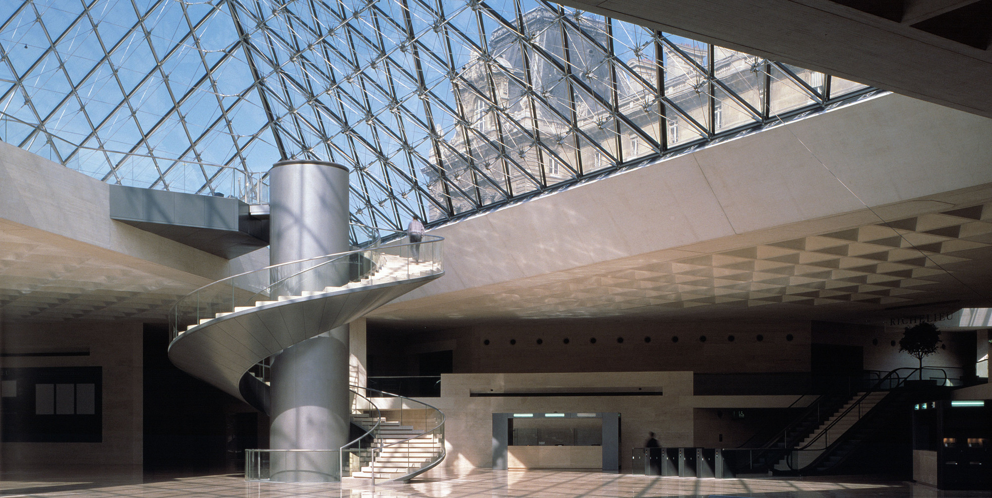 Gallery of I.M. Pei's Le Grande Louvre Wins AIA 25 Year Award 4