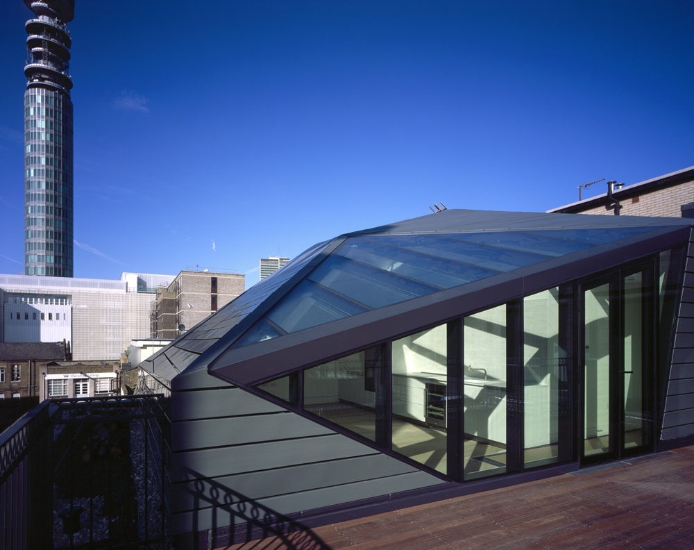 Gallery of Corner House / DSDHA 16