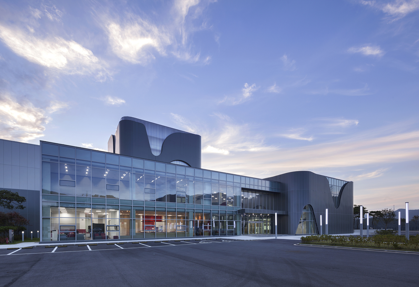 Gallery of Harim Pet Food Factory & Visitor's Center / The Beck Group 1