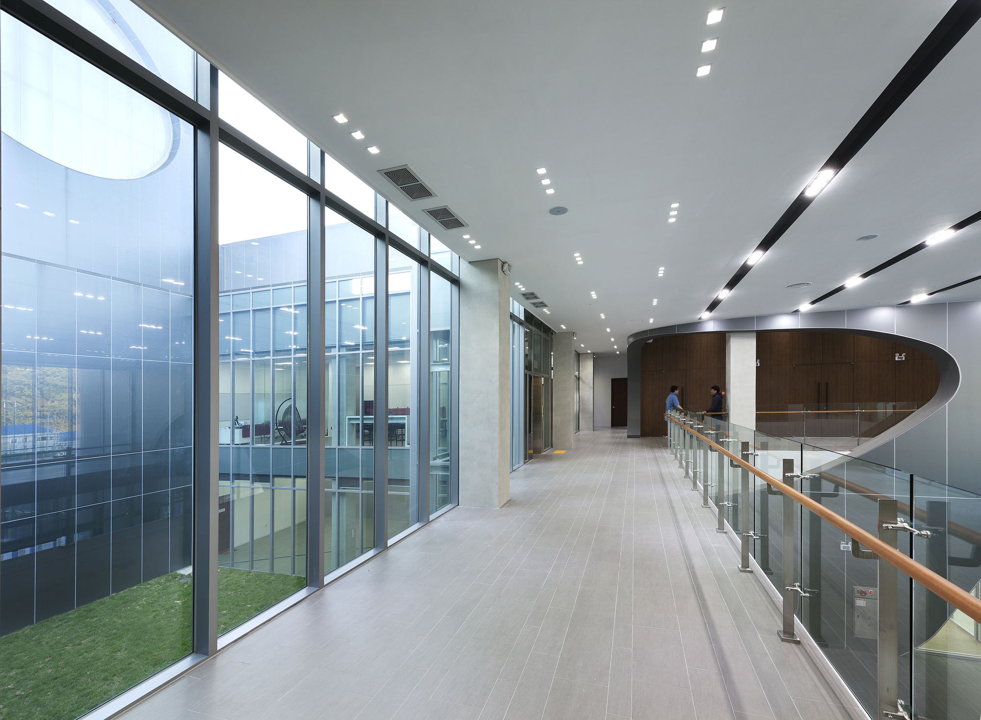 Gallery of Harim Pet Food Factory & Visitor's Center / The Beck Group 7