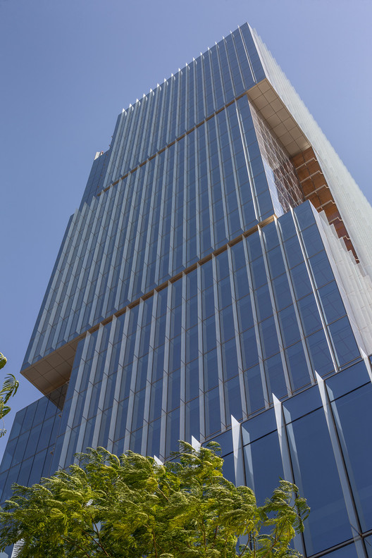 Al Hilal Bank Office Tower / Goettsch Partners | ArchDaily