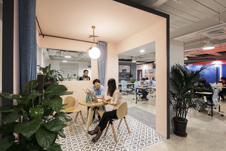 House Parts Office / People's Architecture Office - Chair, Table, Windows