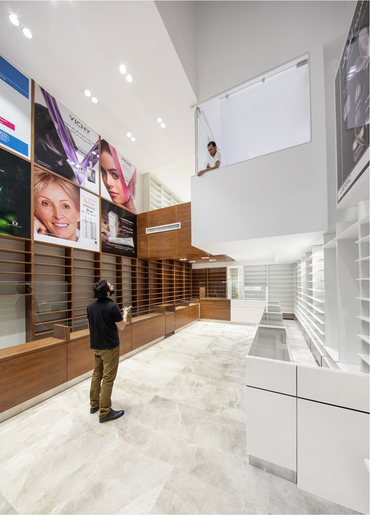 Navid Pharmacy / L.E.D Architects - Image 2 of 12