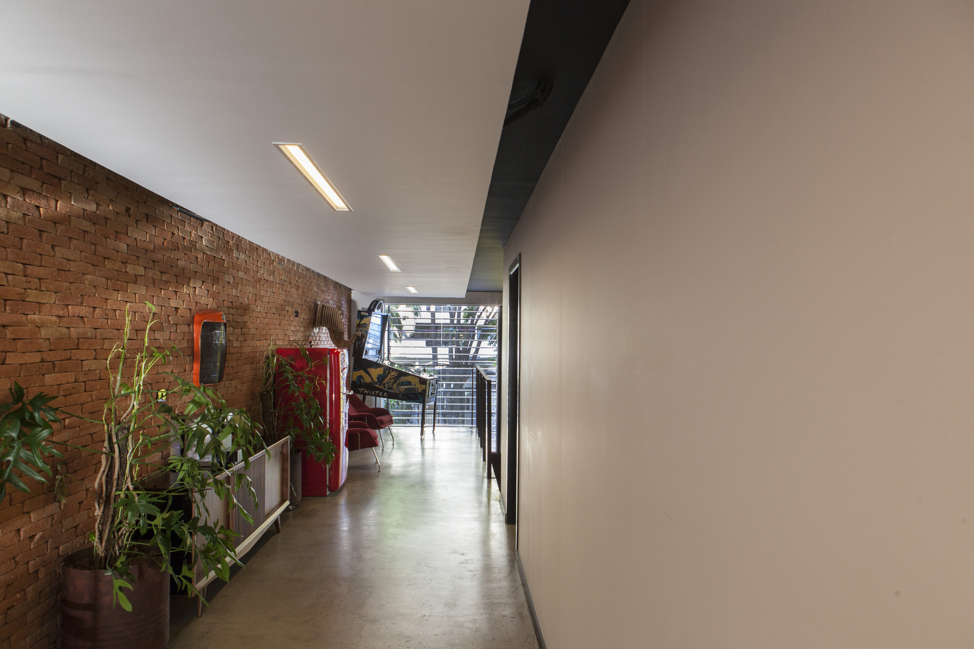 Galeria de Innova All Around The Brand / Estúdio Tarimba 33