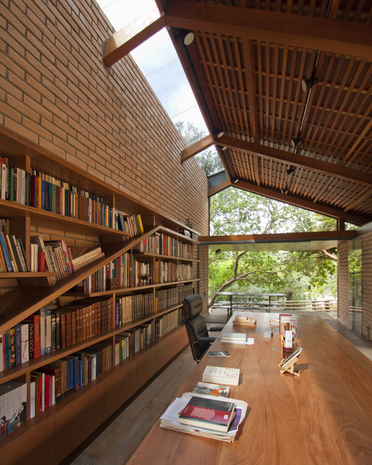 Cotia Library Garden / IPEA - Shelving, Table, Windows, Beam