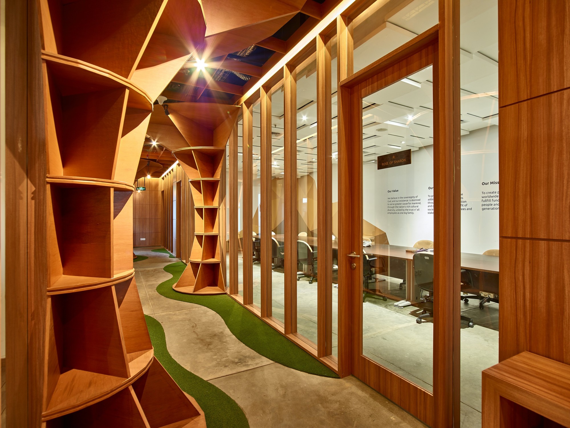 Galería de Oficina Parabolic Plywood / Realrich Architecture 14