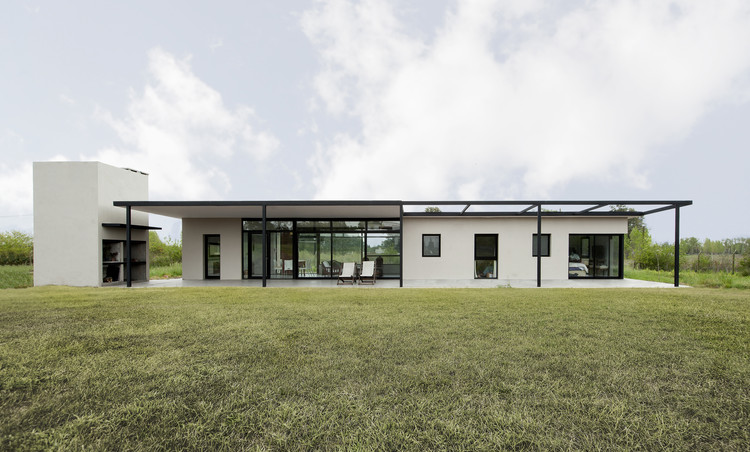 Fede House  / Unoencinco Arquitectura - Facade, Windows