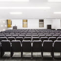 Auditorio de la Banca di Credito Cooperativo "G. Toniolo" / FABBRICANOVE Architetti - Auditorio