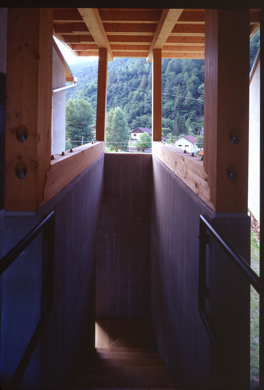 Garage and Utensils’ Depository in Timau  / Ceschia e Mentil Architetti Associati - Windows, Beam