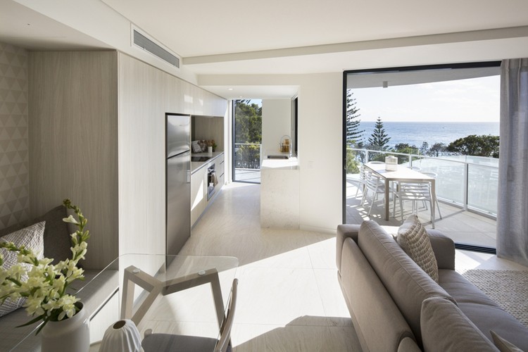 Breeze Mooloolaba / Tony Owen Partners - Bedroom