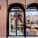 Coffee Craft Beijing: A multi-functional coffee shop with eight magic doors / UUA建筑师事务所 - 咖啡馆