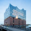 #donotsettle nos lleva dentro de la Elbphilharmonie de Herzog & de Meuron durante su inauguración - Image 3 of 4