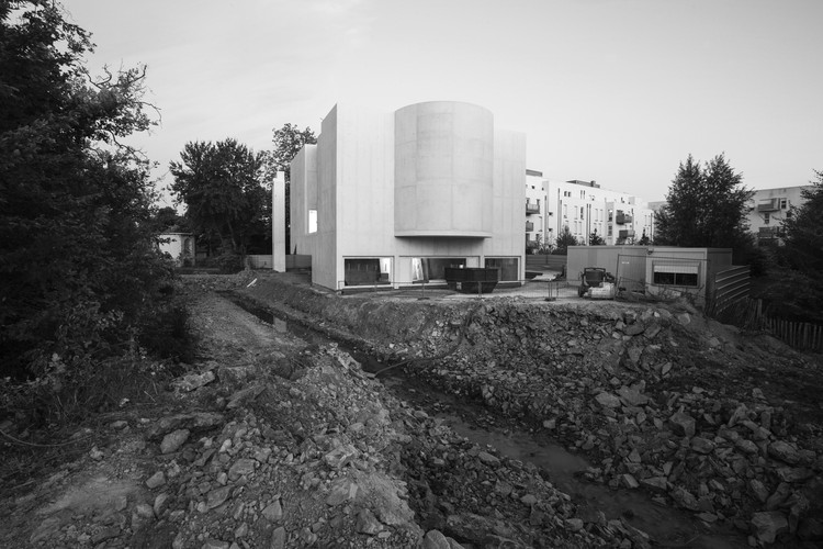 La primera iglesia de Álvaro Siza en Francia, bajo el lente de Nicolò Galeazzi - Fotografía De Arquitectura