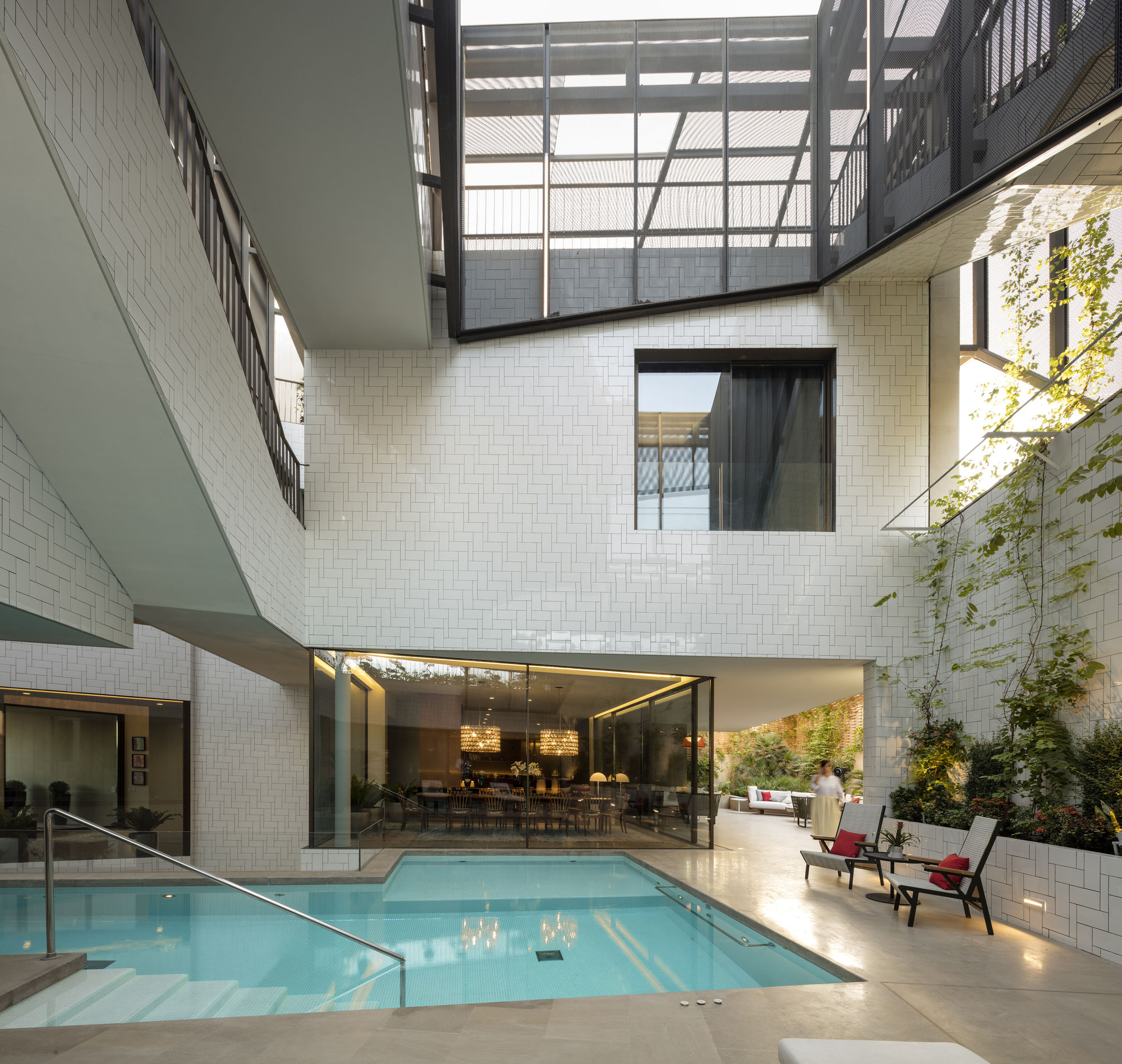 Gallery of Three Gardens House / AGi Architects 39