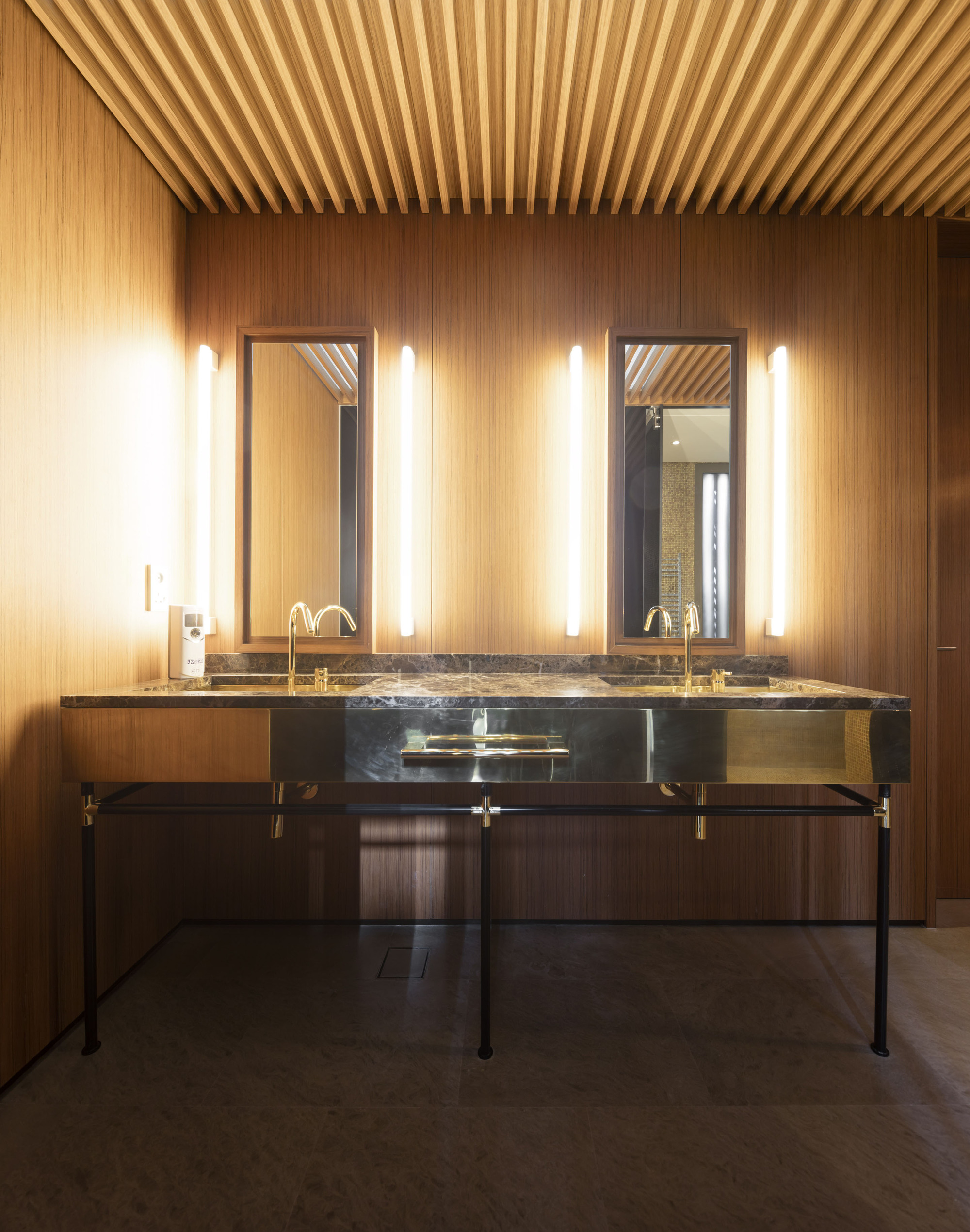 Gallery of Three Gardens House / AGi Architects 27