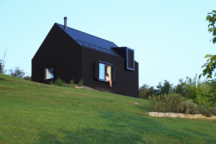 Walnut Tree, House and Terrace  / PRO-S - Houses, Facade