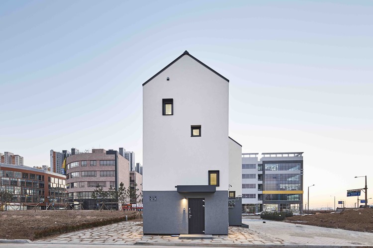 Two Homes in Jeongwang-dong  / Maasarchitecture - More Images