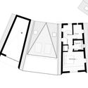 Backwater First floor plan cropped - Ng&ocirc;i nh&agrave; với 3 khối m&aacute;i dốc được ốp gỗ ấn tượng
